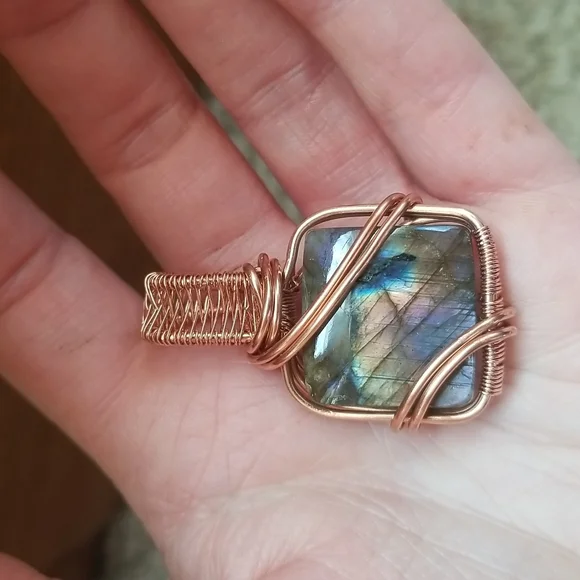 Square multi color Labradorite copper wire wrapped pendant - Picture 4 of 5